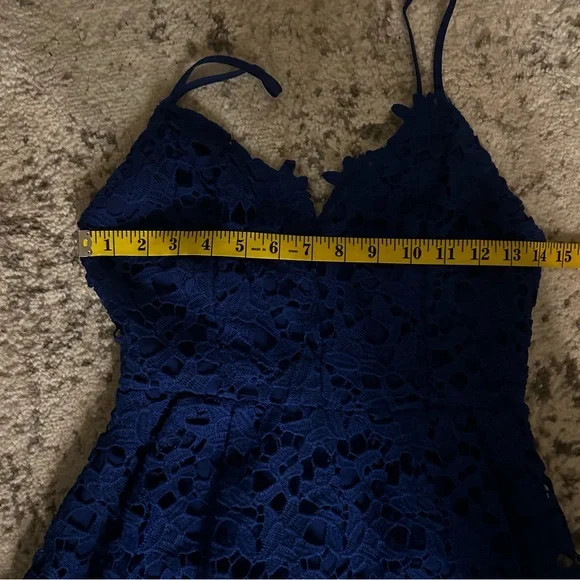 Astr The Label Elegant Blue Lace Midi Dress. Size Small - Picture 5 of 7